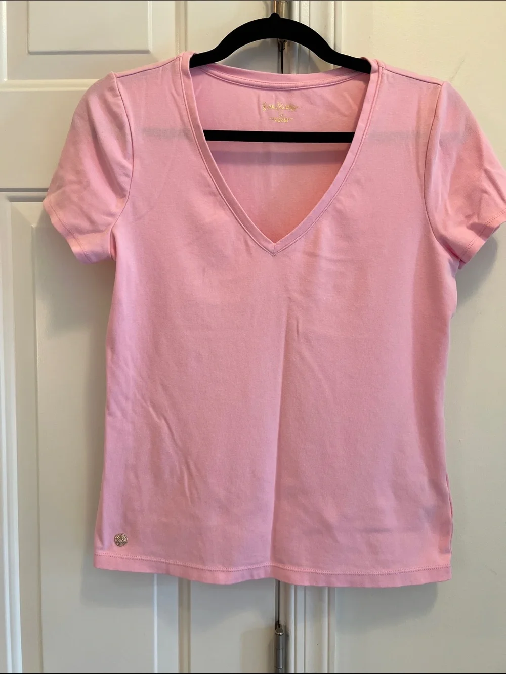 Lilly Pulitzer size M light pink V neck tee - Picture 1 of 4